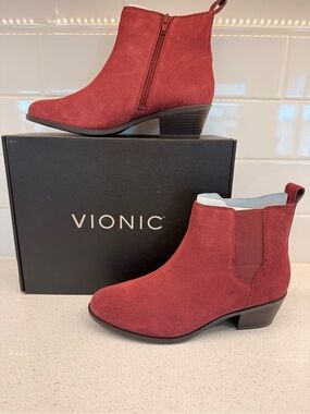 Vionic Roseland Water-Repellent Suede Ankle Boots Shiraz Red 7.5M Women